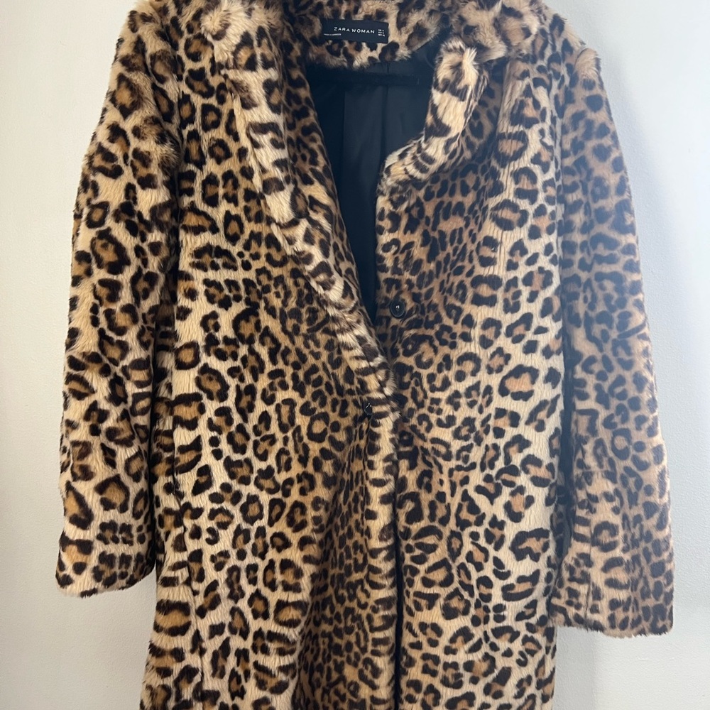 Zara leopard coat, faux fur, knee length, button up, size M